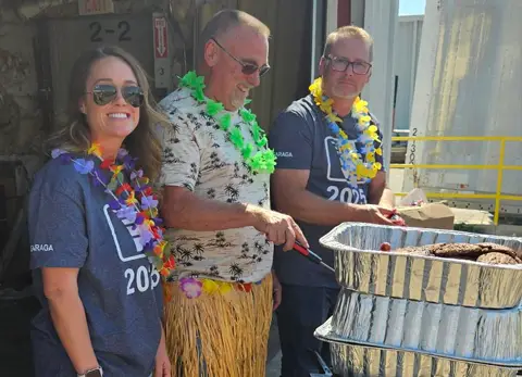 Garaga employees from Ponca City in Oklahoma stand outside, serving burgers.