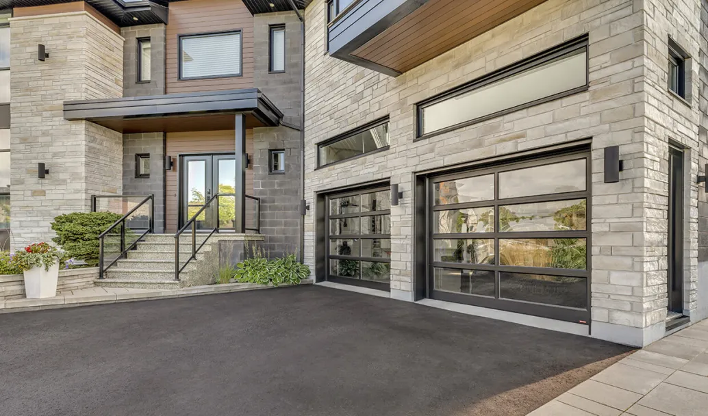 California, 9' x 7', Black aluminum frame, Clear glass