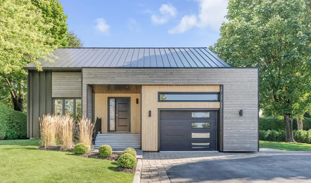 Standard+ Vog, 9' x 7', Black, window layout: Right-side Harmony with Clear glass / Coordinated with Vog entry door