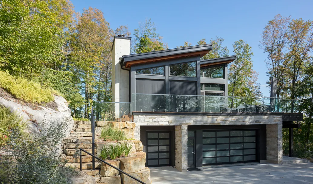 California, 6' x 8' 6" and 16' x 8' 6", Black aluminum frame, White Sandblasted glass