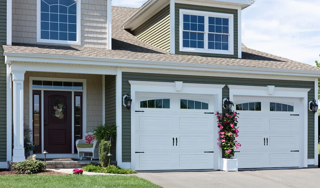 Vantage Shaker-Slat Four, 9' x 8', White, windows with Richmond Arch Long Inserts