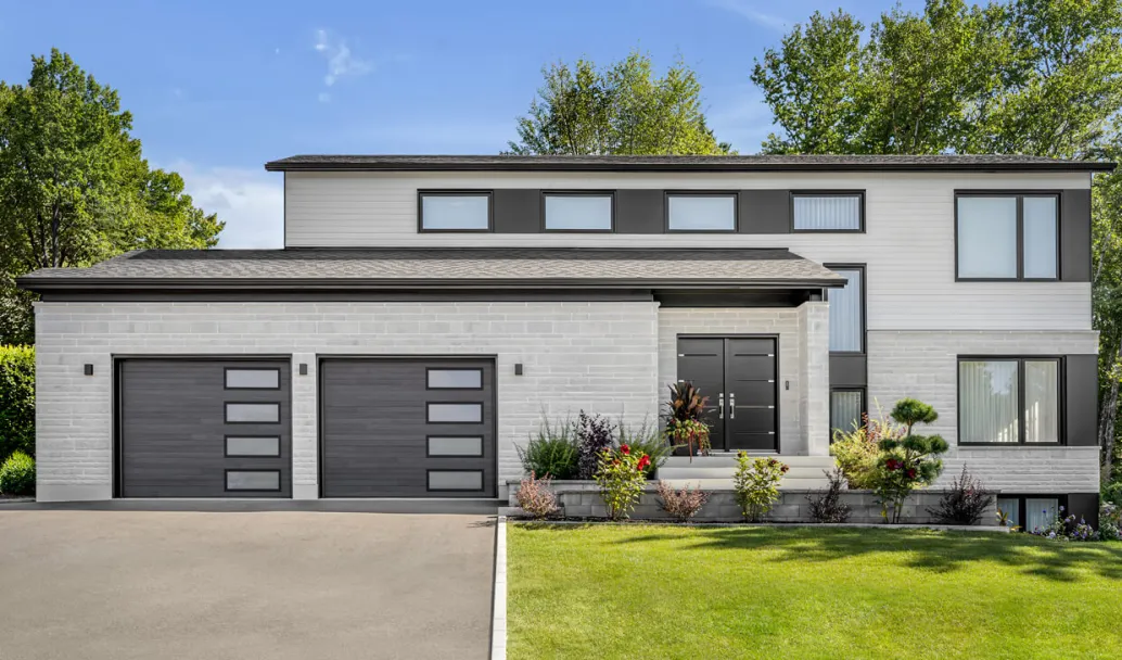 Plank design, 10' x 8', Carbon Oak HD Wood Tone doors, window layout: Right-side Harmony with White Sandblasted glass, Novatech's Vog entry door