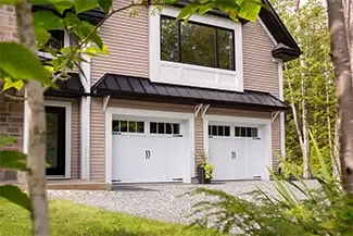 Eastman E-12, 9' x 7', Ice White doors and overlays, 4 vertical lite Panoramic windows