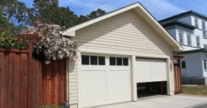 Garage with 2 doors