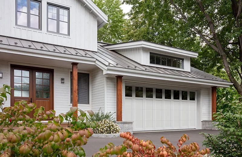 Princeton P-31, 18’ x 8', Ice White door and overlays, Panoramic windows with Clear glass