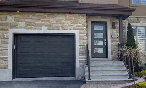 House with Classic CC garage door, 9' x 7', Moka Brown