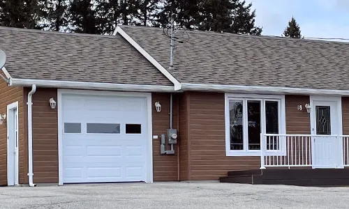 Brown vinyl house with Classic MIX garage door, 8' x 7' 9'', Ice White, Clear windows