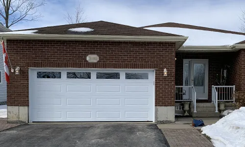 House with Classic XL garage door, 16' x 7', Ice White, Clear windows