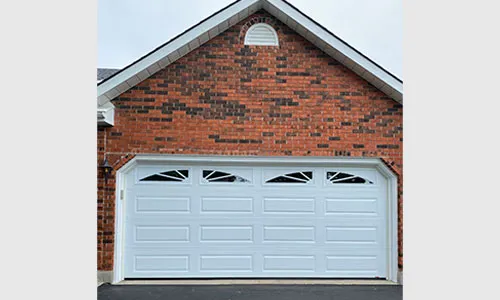 Acadia 138 Classic XL garage door, 16' x 7', Ice White, Clear windows with Williamsburg decorative insert