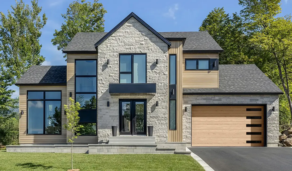 Moderno Multi, 16' x 9', Natural Oak HD Wood Tone, window layout: Right-side Harmony, Slim windows with Tinted glass. Novatech UNO entry door.